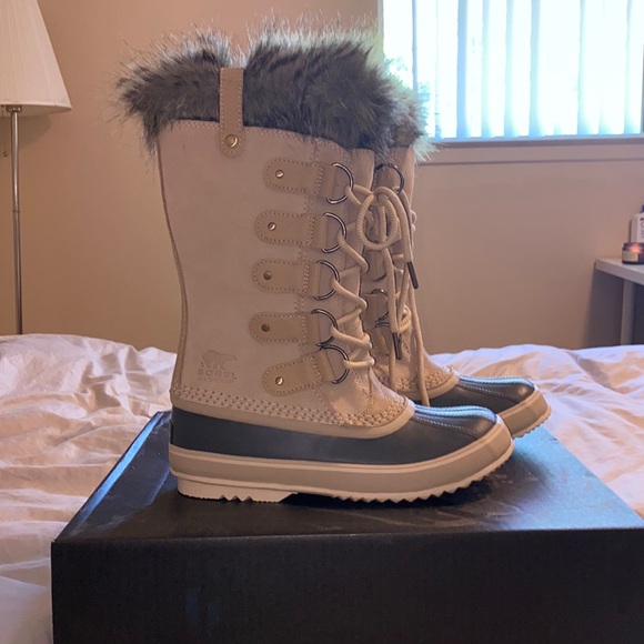 Sorel Joan of Arctic Boots - Picture 1 of 4